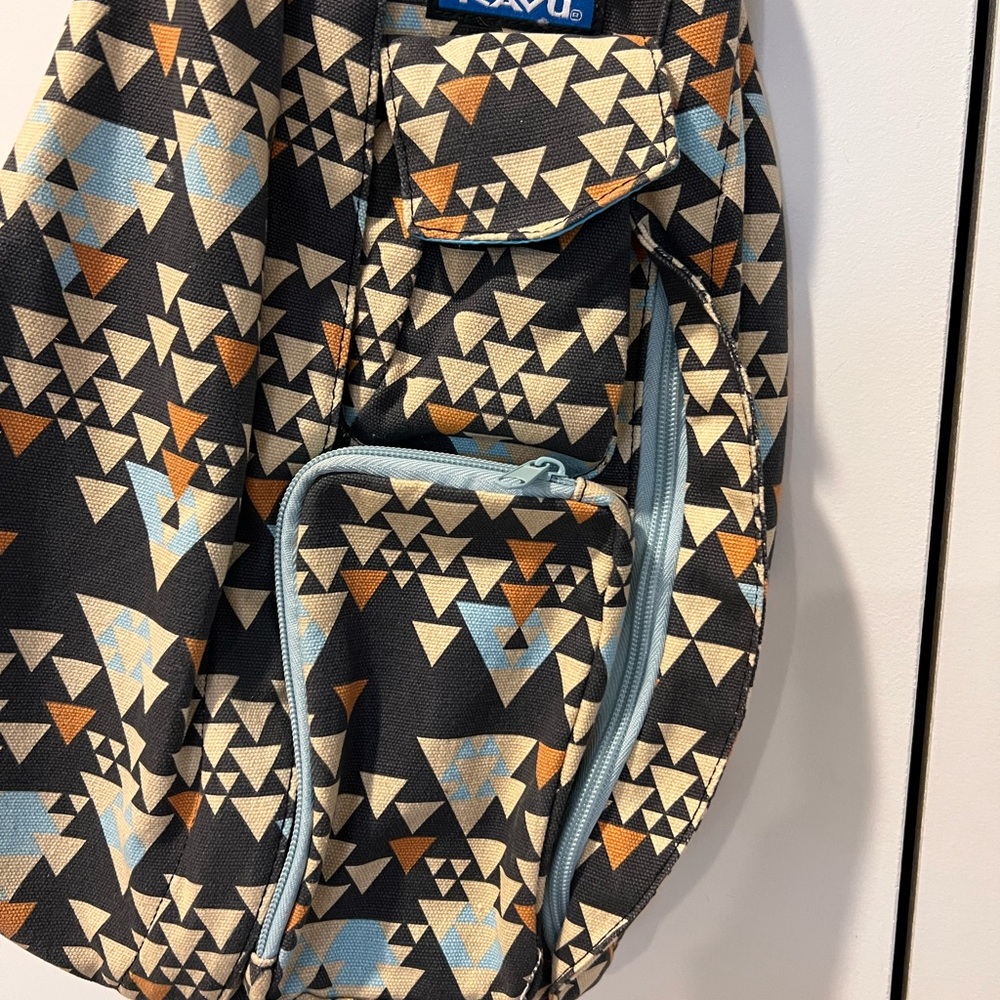 KAVU Rope Sling Bag with Triangular Design - Picture 2 of 5